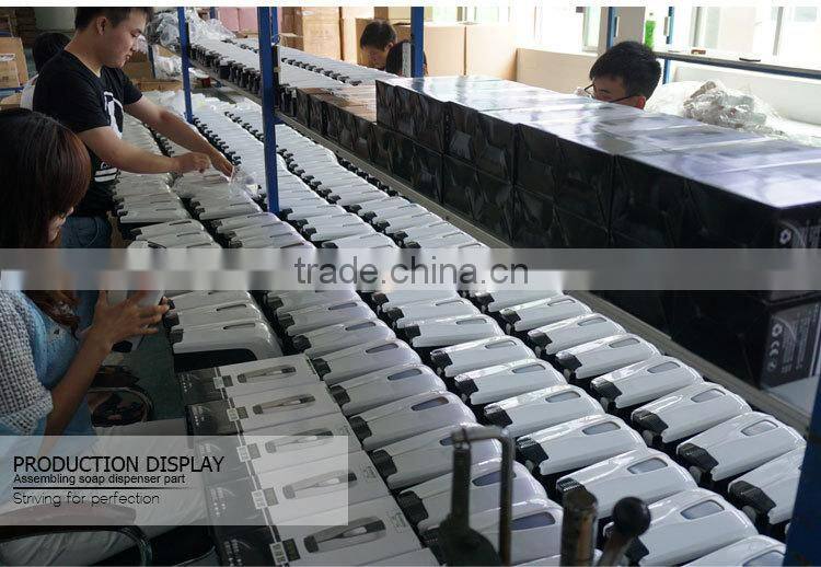 Hanging hospital manual 500mL disinfectant dispenser / refillable mist spraying hands wash machine YK2580-A