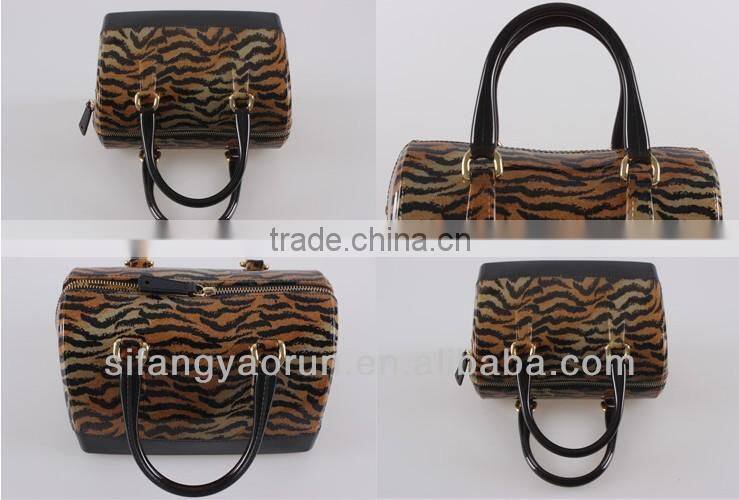 Fashionable new modern design handbags for mature women