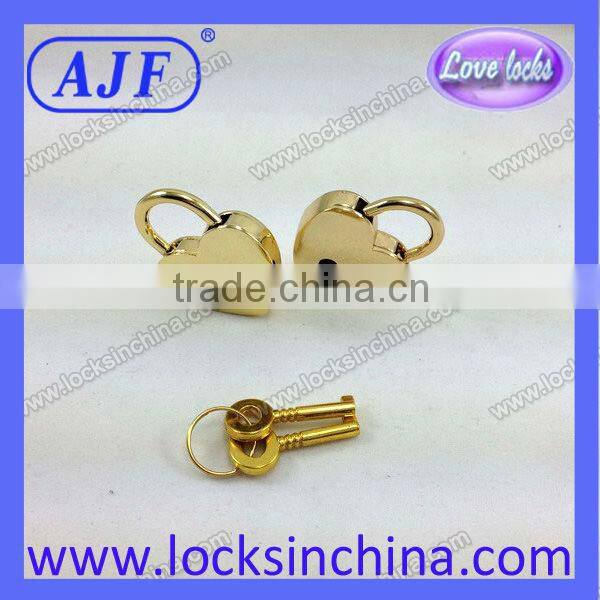 New brand golden love padlock for valentines promotion