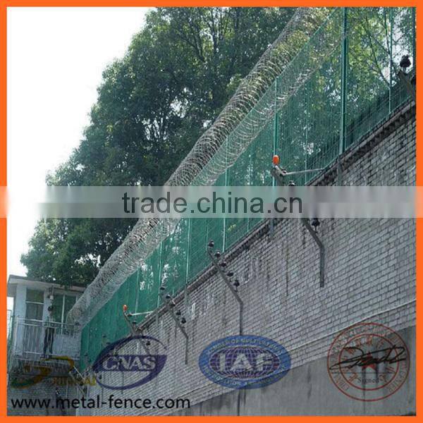 China manufacture galvanized wholesale razor barbed wire fence/razor wire