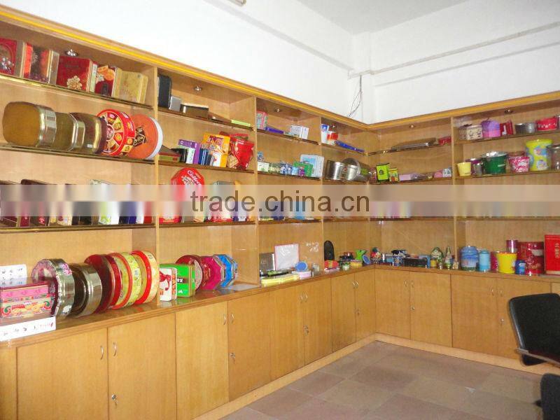 round hinged tin box