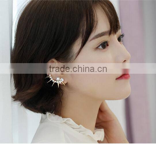 Beautiful alloy crossover style crystal needle earring with big pearl