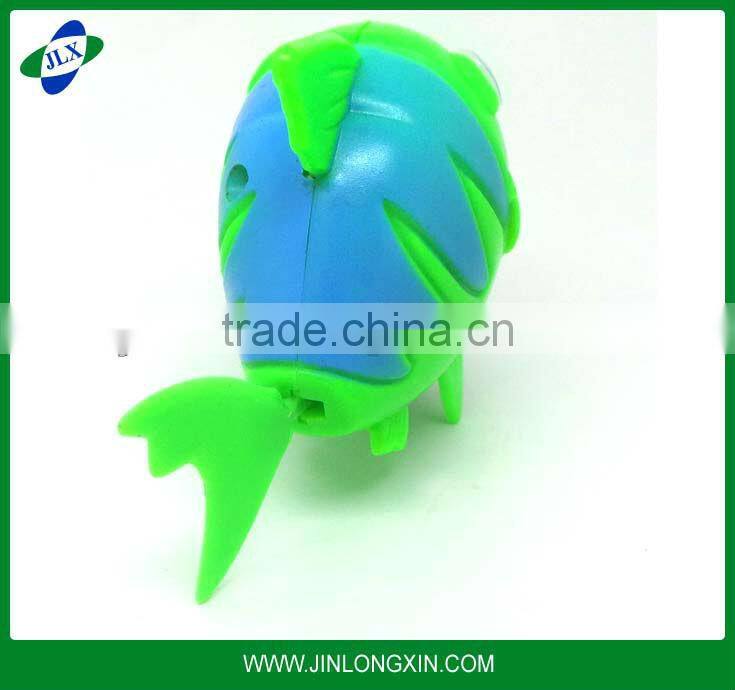 Shake the tail wagging its tail fish fish green