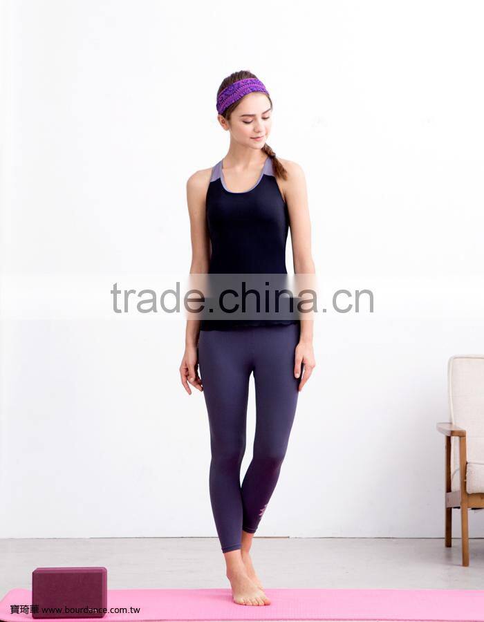 Sportswear women wear yoga straps tops