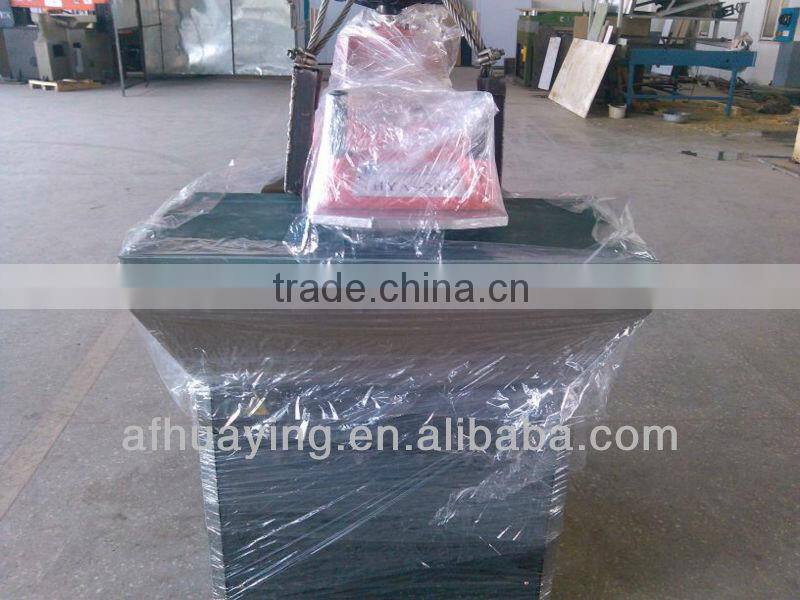 Rubber hydraulic pressure die cutting machine