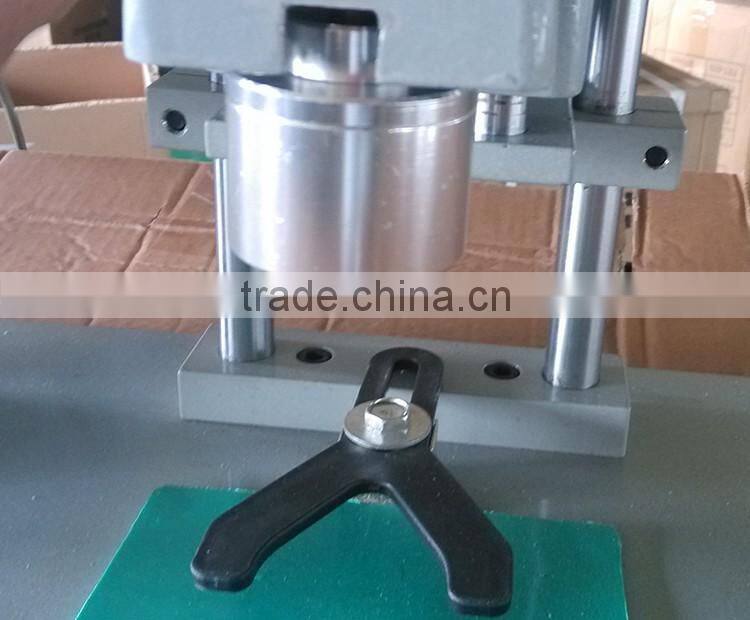 Electricity driven type glass jar capping machine