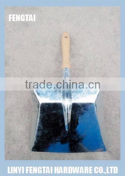 France Small Wooden Handle Dust Pan Metal Dustpan