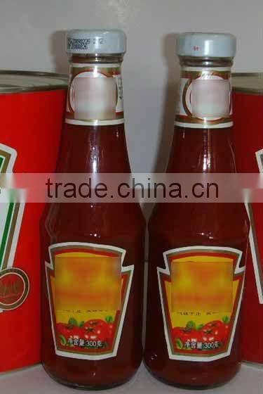 tomato sauce in glass jar