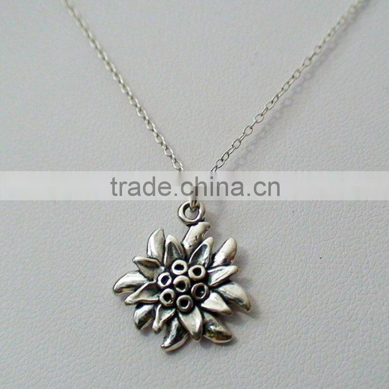 German Drindle Flower Necklaces Oktoberfest Trachten Edelweiss Necklace