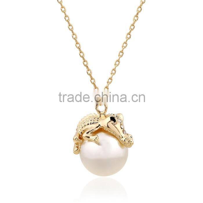 Fancy jewelry gold plated zinc alloy pearl pendant alligator earring necklace set