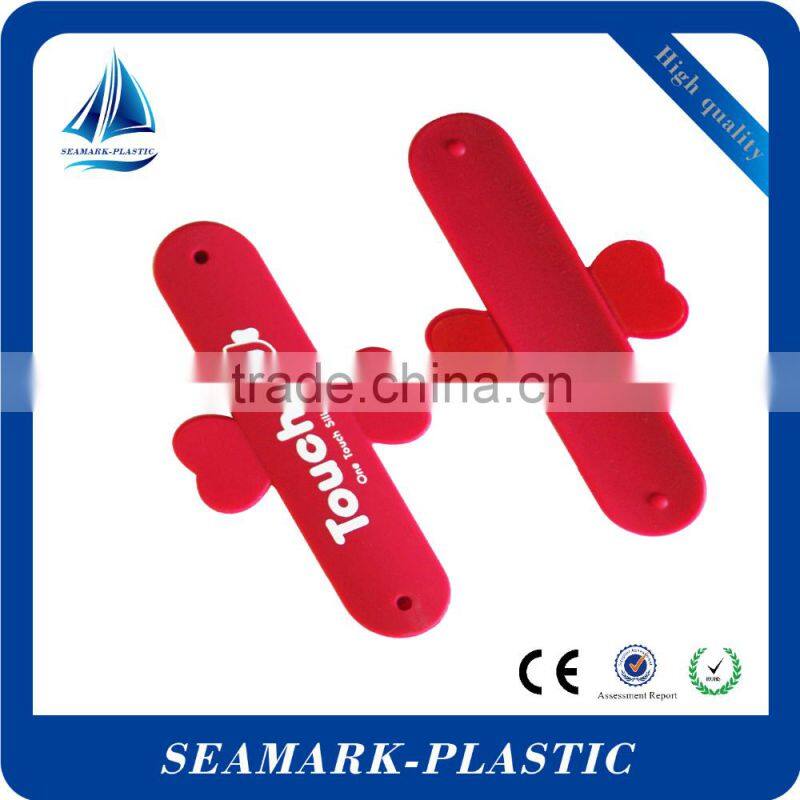 2016 cheap promotional silicone touch u mobile phone back stander giveaways