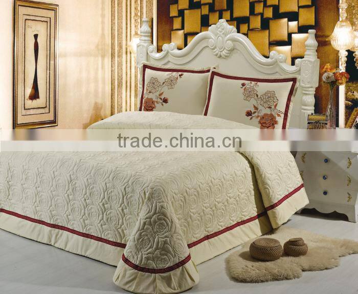 Embroidery elegant design hot selling quilted covertlet in quilt