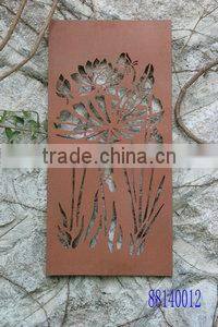 Metal decorative wall plaque