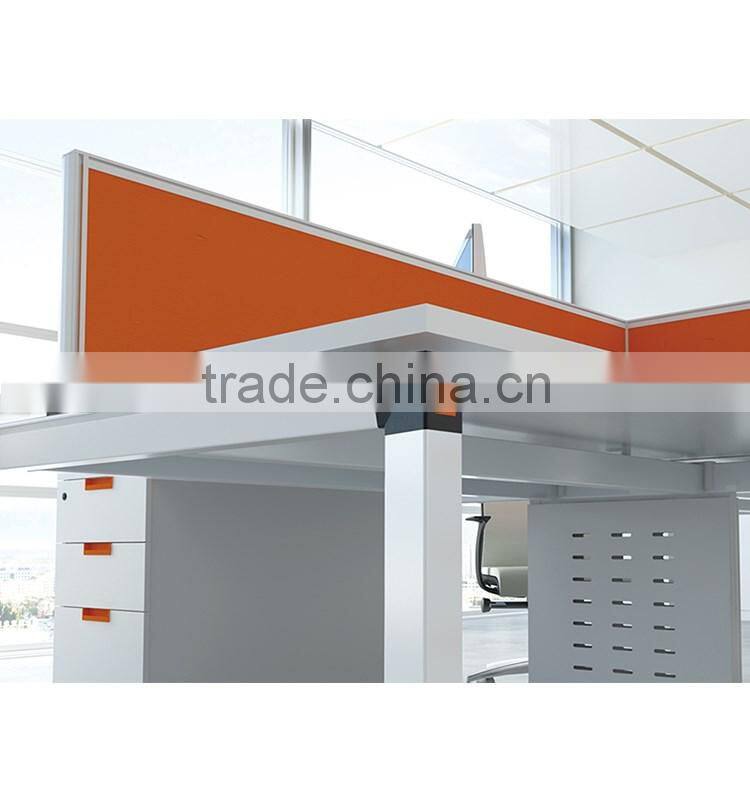 Cross Four seat office workstation partition