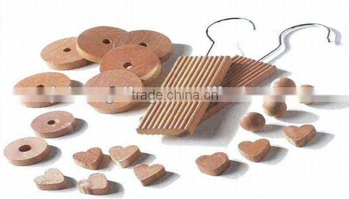 cheap Red Cedar Wood Moth Repellent Aromatic Air Freshen Scented Wooden Hang Ups