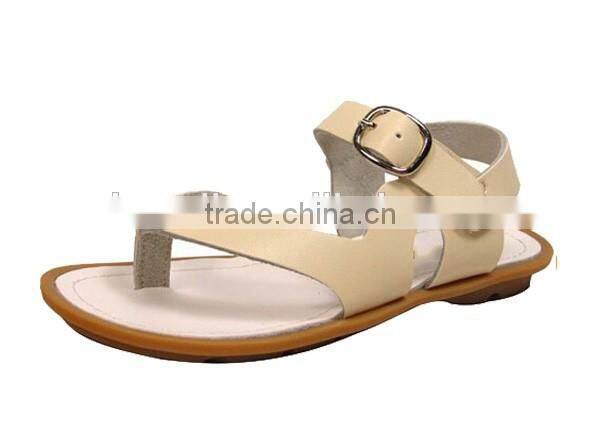 2016 Hot Selling Action Leather Girls Fancy No Heel Thong Sandals with Buckle