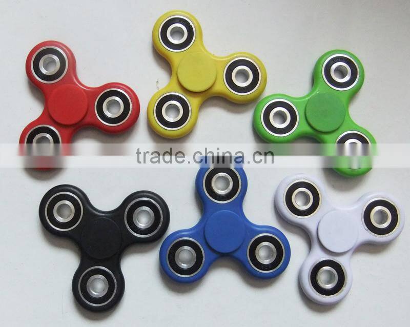 Hot sale aluminum fridge desk spinning topy finger tri-spinner toy