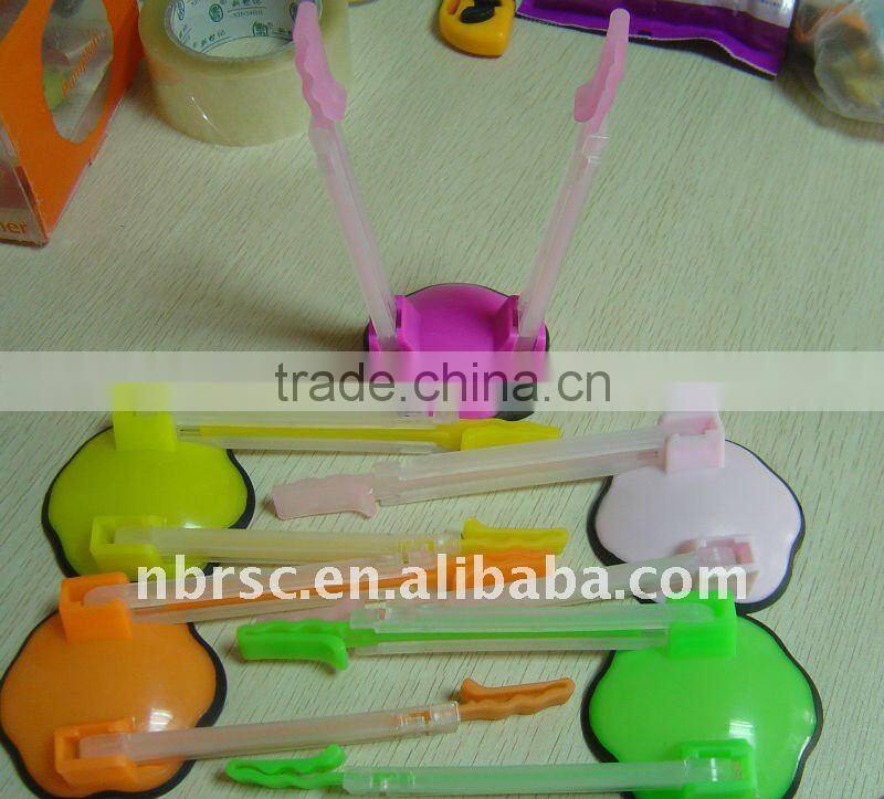 NBRSC Plastic Bag Holde Stand Flower Shape Base Storage Bag Holder Baggy Rack Holder