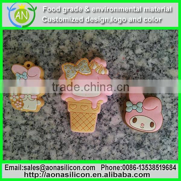 China factory Wholesale silicone Kids love cute Chobar cartoon keychain