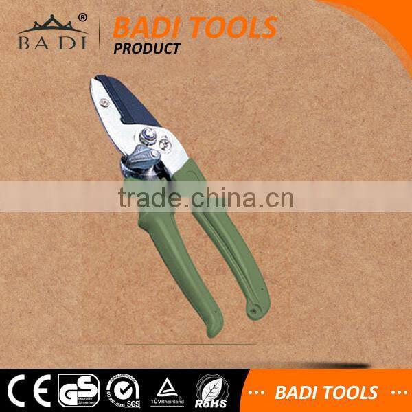 hand bypass garden pruner
