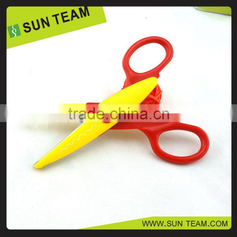 CS004A LFGB Certificate New plastic handle paper scissors 5-1/4"