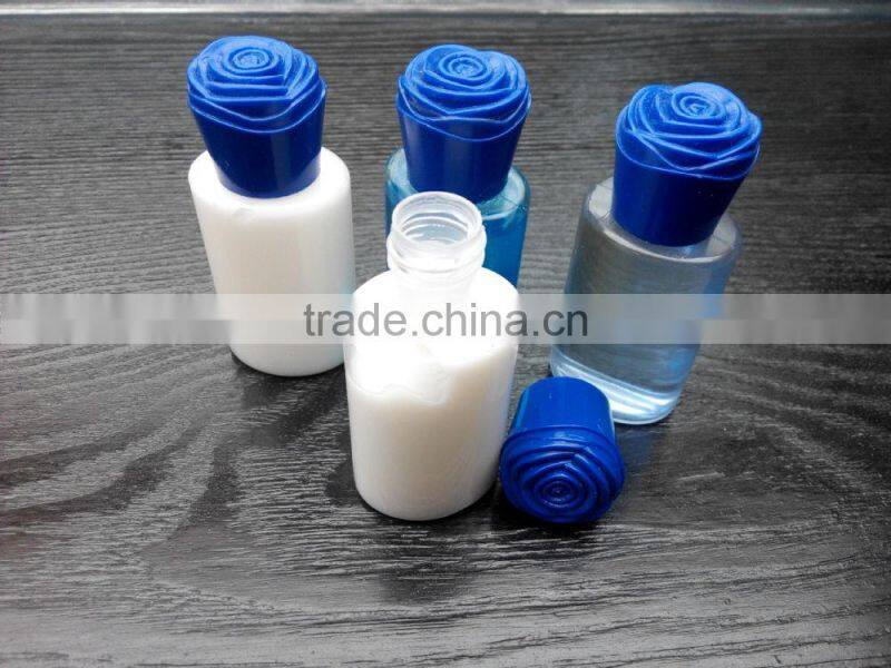 Plastic clear bottle with flower design cap disposable bottle