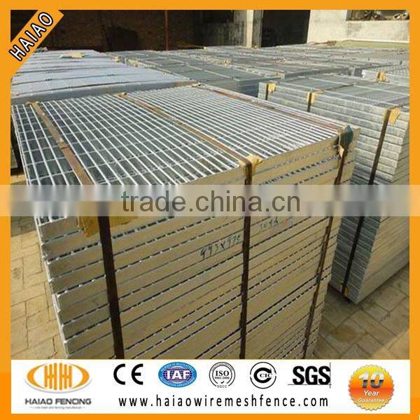 (ISO 9001)hot dip galvanized serrated steel bar grating factory