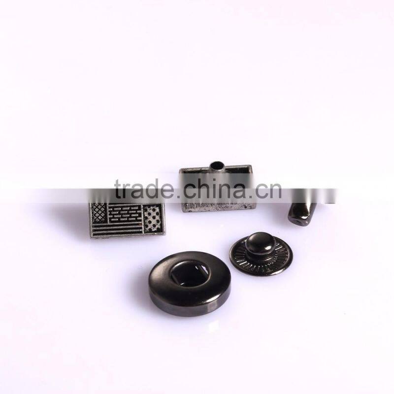 Embossed square snap button prong snap button