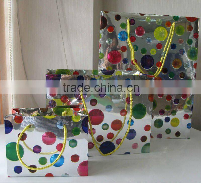 paper gift bag with multi-lens film
