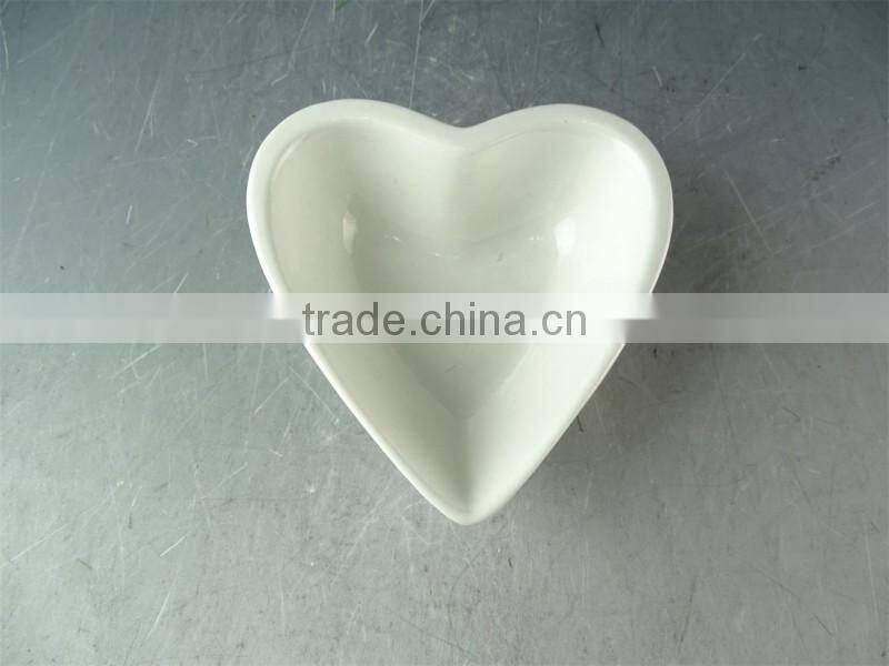 White ceramic heart shaped bowl / dishes with gift color box small size
