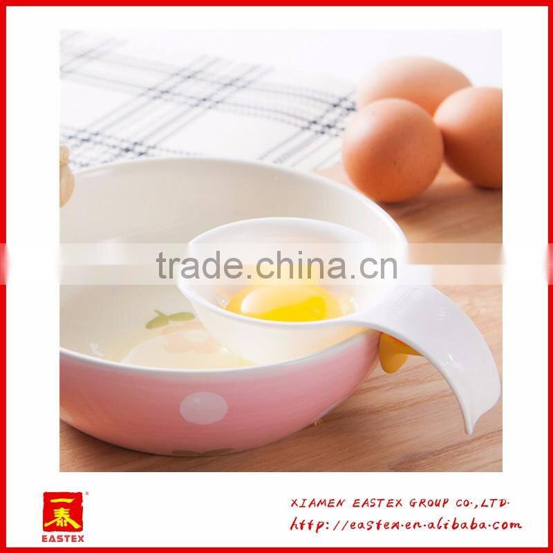 Egg whites and yolk separator