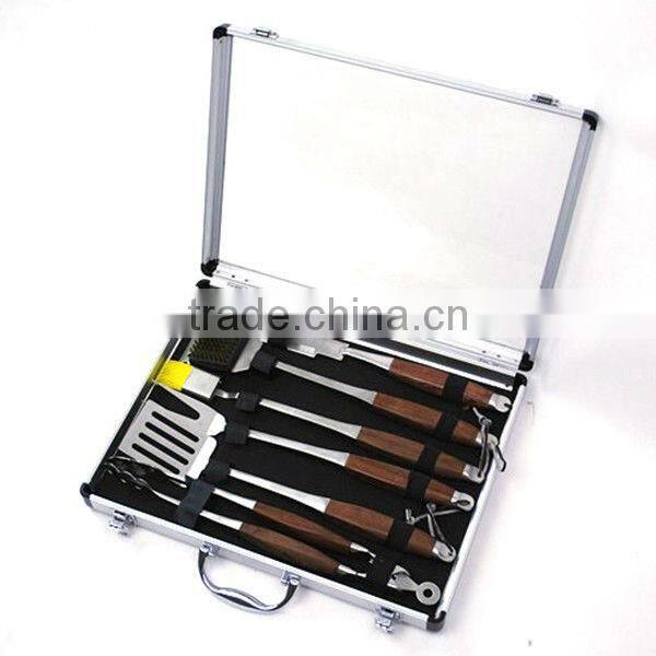 BQ-0045 / bamboo and drop forged handle 4 pcs bbq set