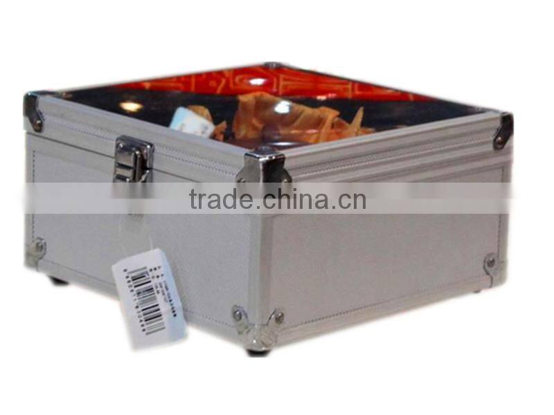 protable carrying green aluminum frist aid box with new design