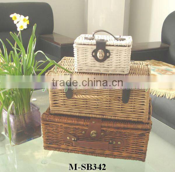 Empty wicker hamper / empty willow picnic basket with leather and willow handle