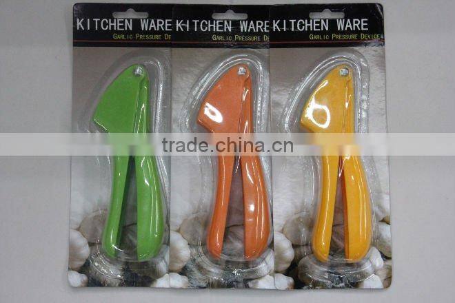 Zinc alloy garlic press w/colorful handle