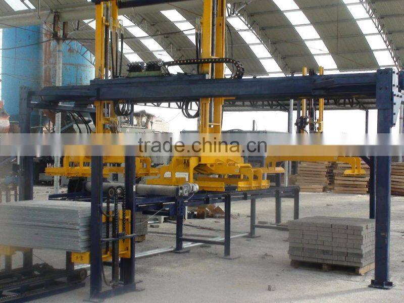 Automatic separated concrete block palletizing machine