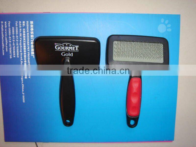Fur care brush with brush cleaner