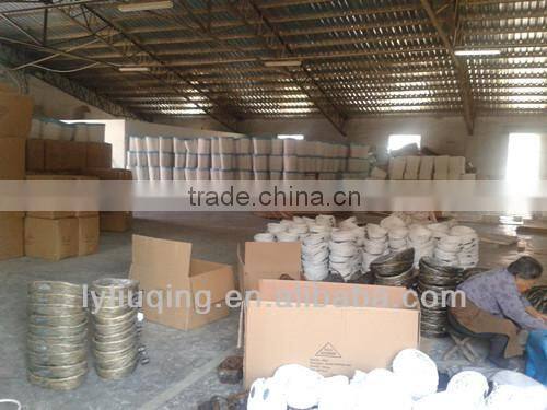 factory wholesale handmade iron wire/chicken wire basket with handle and fabric lining