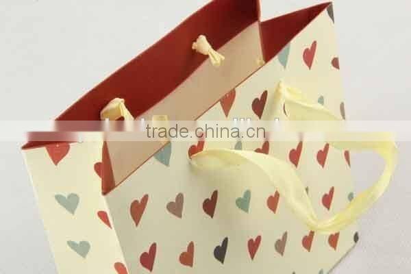 Shopping Paper Bag with Heart pattern/Printed Foldable Gift Bag