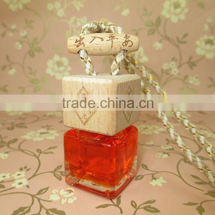 Shenzhen Lihome hot sale min hanging glass bottle car perfume with tassel