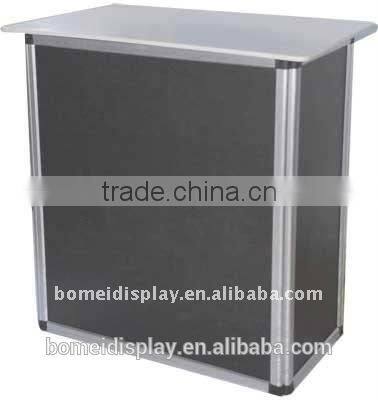 Portable exhibition table with folding screen