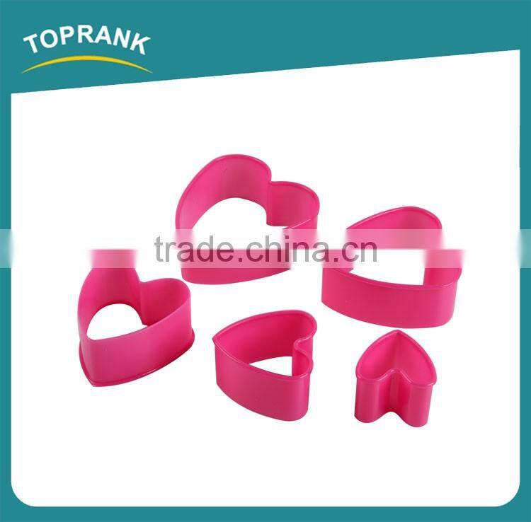 Toprank New Style Kitchen Goods Plastic 5PC Heart Shaped Mini Cookie Cutter Set Wholesale Cookie Cutter
