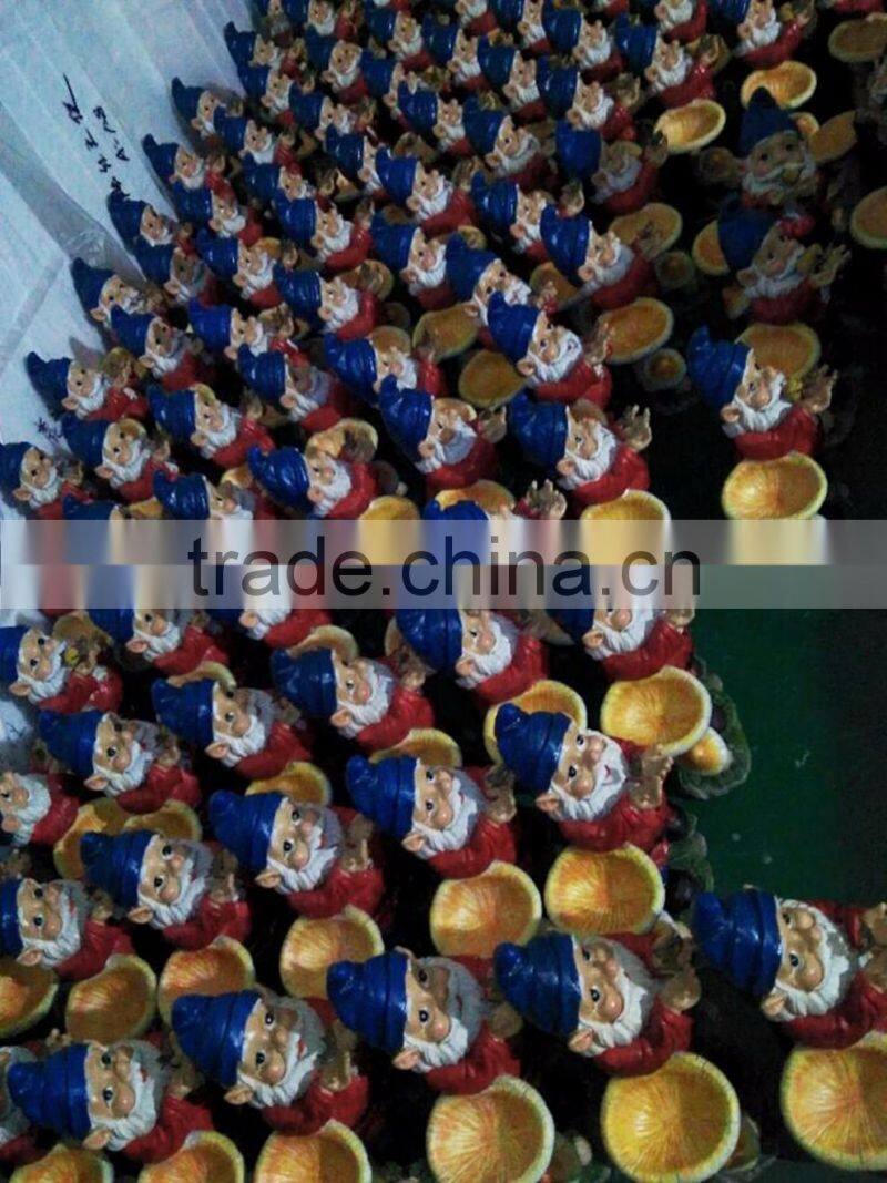 Cheap sports theme green mini garden gnome supplier