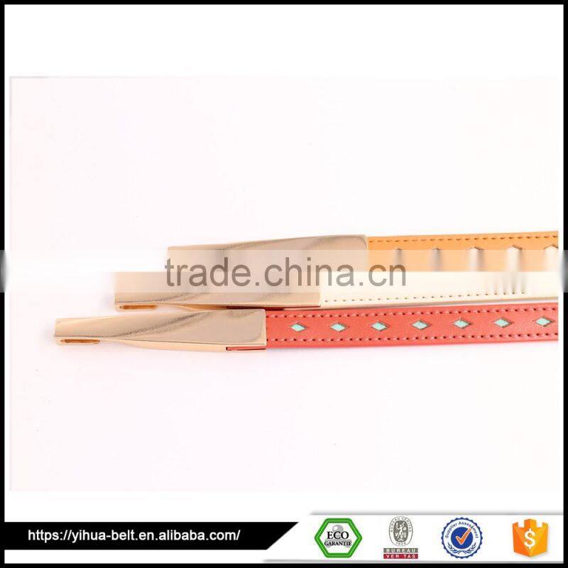 Fashionable metal buckle punching belt with holes