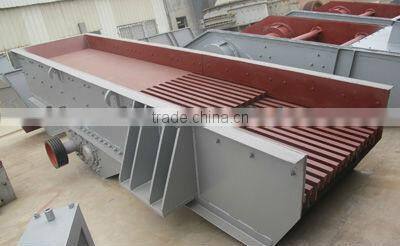 High capacity durable vibrating feeder with low operation cost