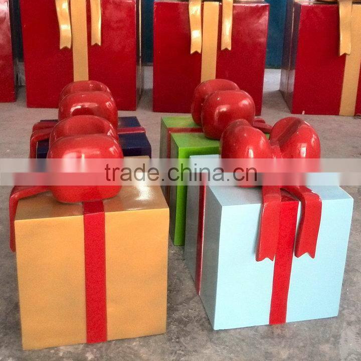 2014 Different colors FRP Christmas gift box decoration