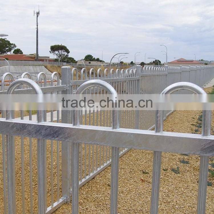 Custom height and colors and Easy installation Pedestrian fences and barriers