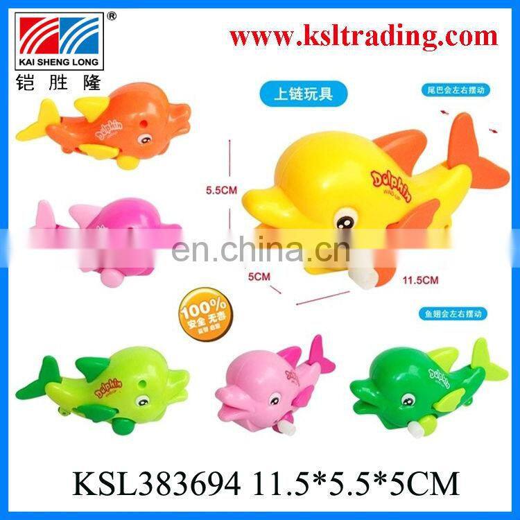 plastic wind up giraffe toy