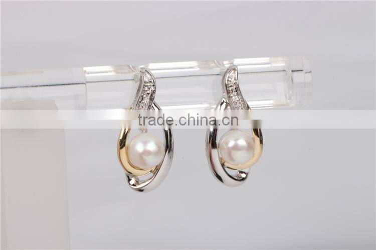 New Design Charm Pearl Earring made of Zircon silver