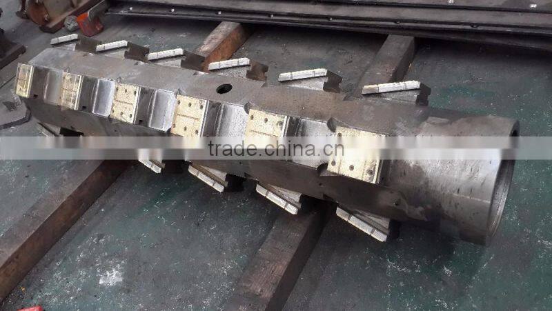 Customized sliding sleeve for uncoiler mandrel